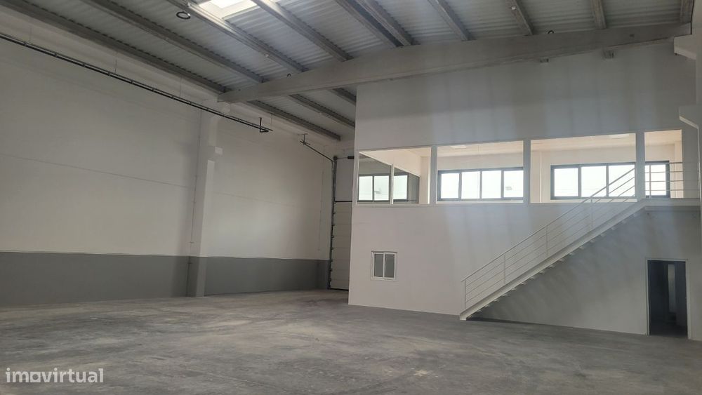 Armazém Novo para Arrendamento em Amorim - Póvoa de Varzim