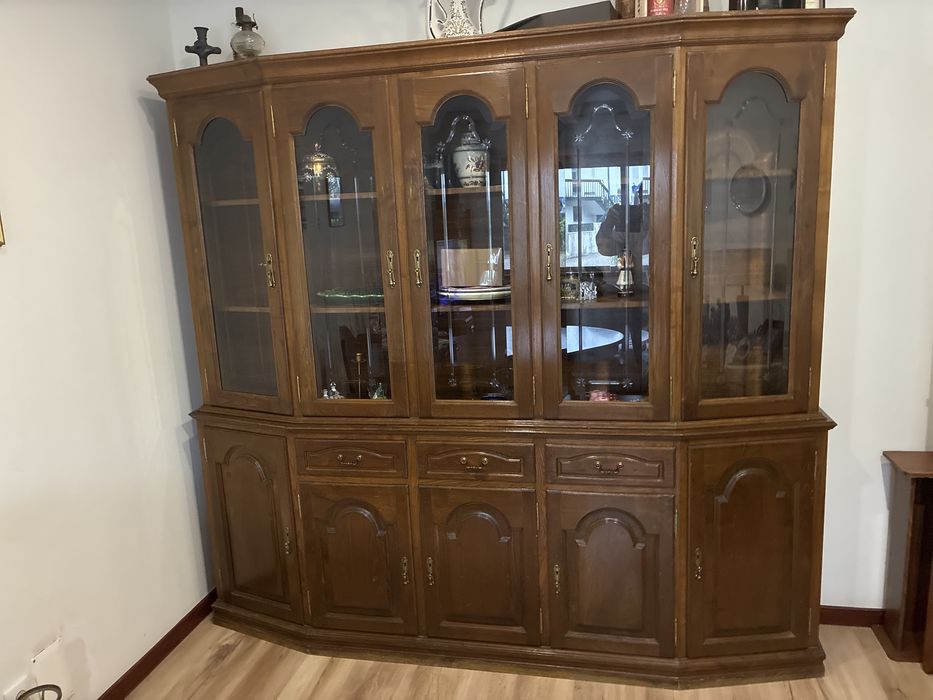 Movel de sala.Cristaleira