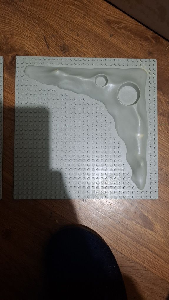 Płyty lego 3D widoczne na zdjęciach