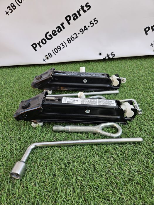 Оригінальний домкрат балоний ключ гак Mercedes Benz W203