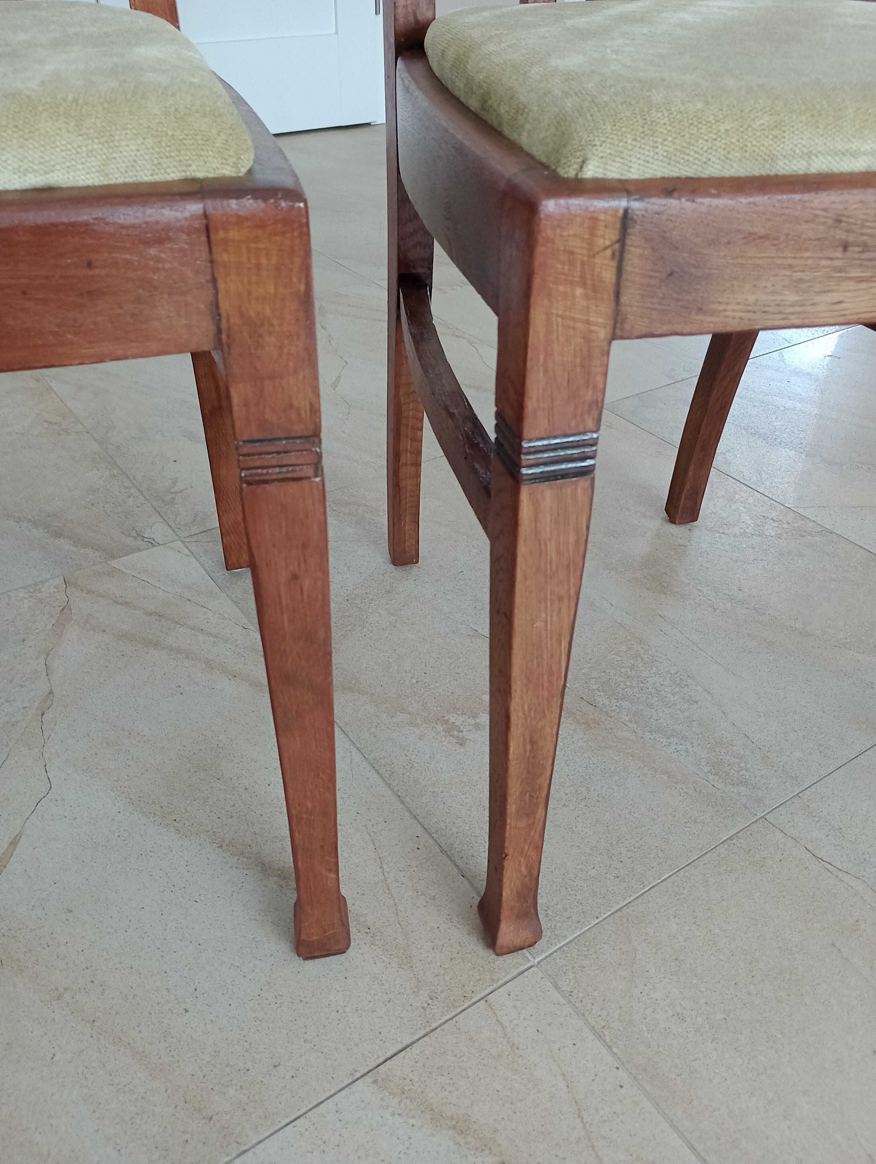 Dwa stylowe dębowe krzesła