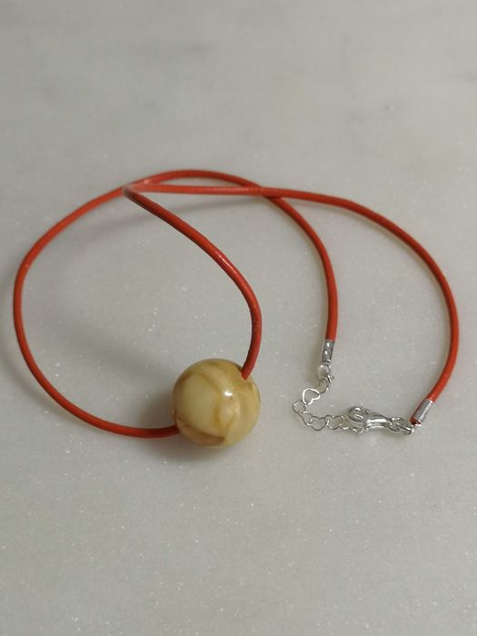 naszyjnik choker z kulką bursztynową