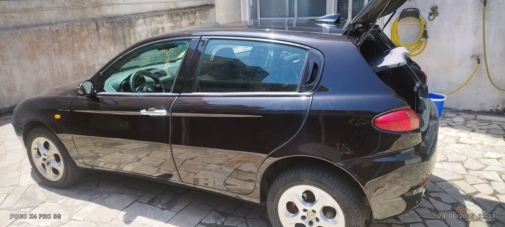 Vende-se Alfa Romeu a gás e  gasolina
