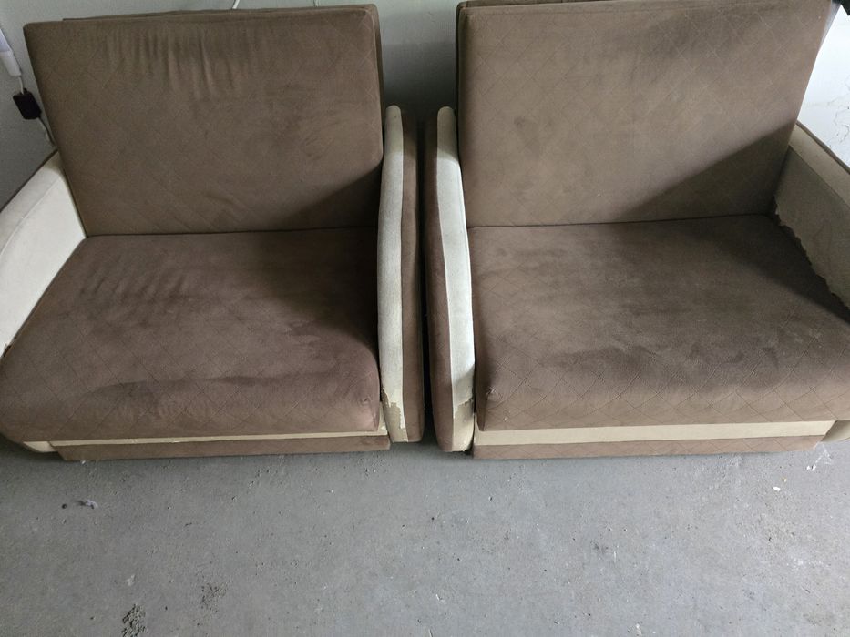 Dwie jedynki rozkladane z pojemnikiem cena za 2szt.