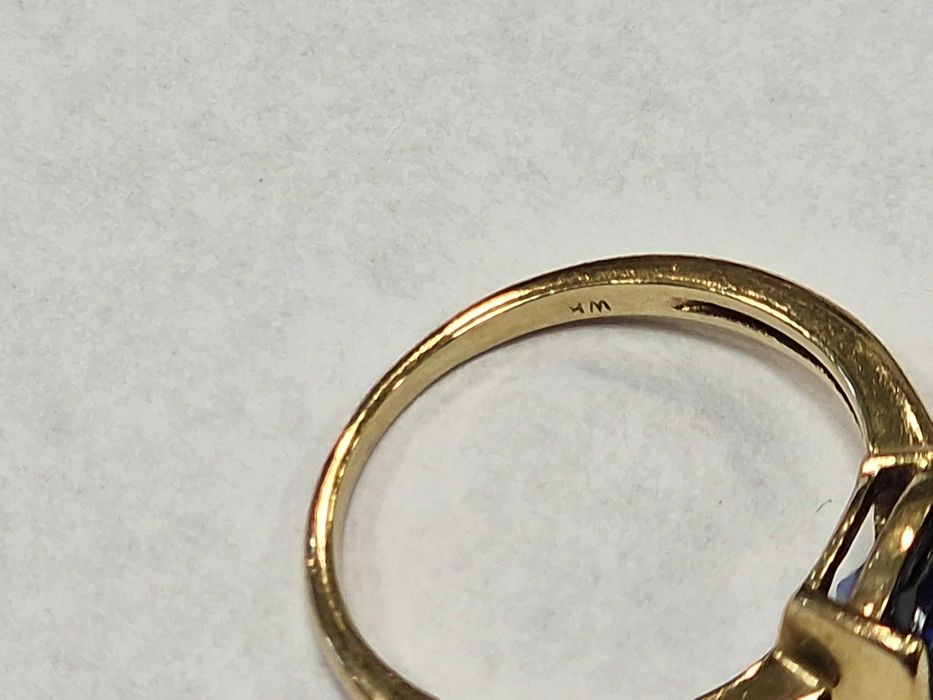 Złoty pierścionek damski/ 375/ 2.45 gram/ R9/ Szafir/ od W.KRUK