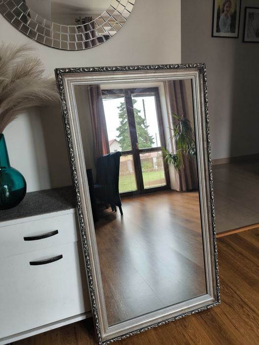 Lustro w pięknej ramie