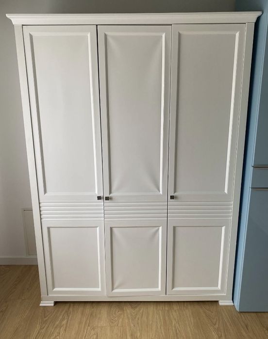 Trzydrzwiowa szafa emperio