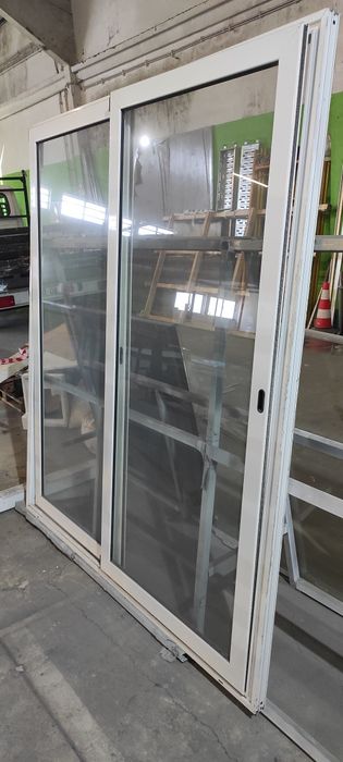 Vendo janela de correr em alumínio