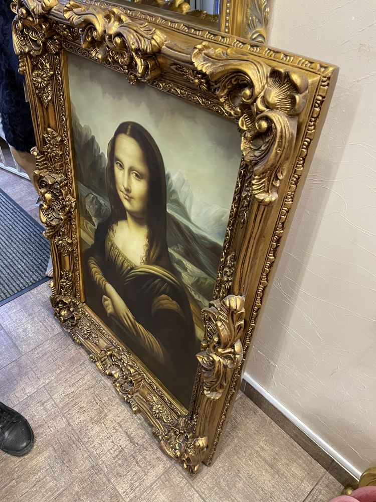 Картина Мона Лиза в красивой рамке