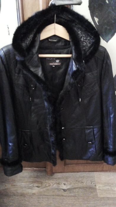 Куртка кожаная с капюшоном