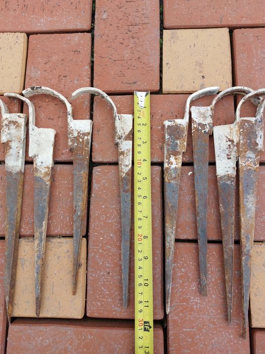 Крючки (костыли) на батарею