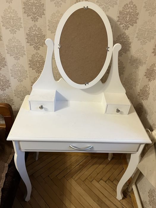 Столик туалетний з дзеркалом білий