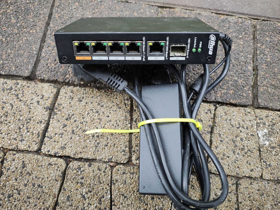 Switch 4-portowy PFS3106-4T