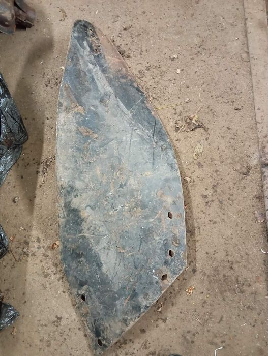 Продам ліву вінтову полицю плуга квернеленд ,отвал,лемкен