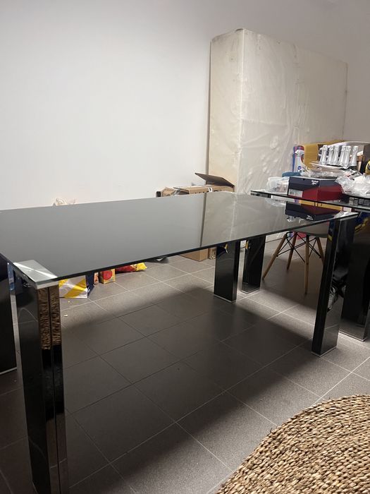 Mesa / secretaria de vidro c/pes metalicos