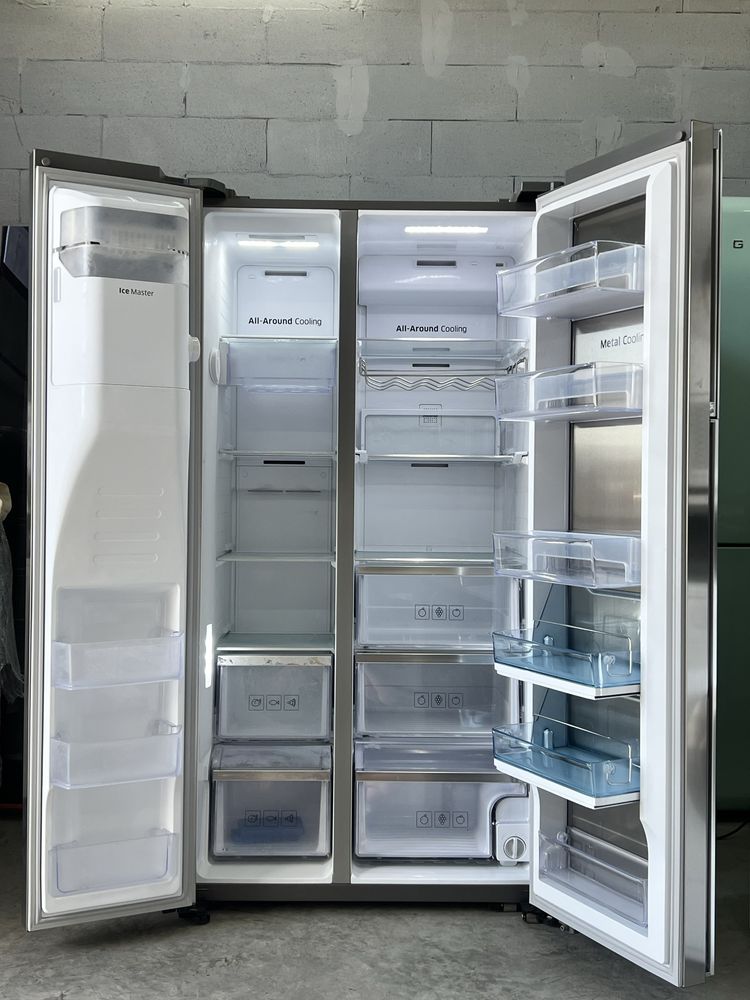 Side by Side холодильник  Samsung RH57H90707F