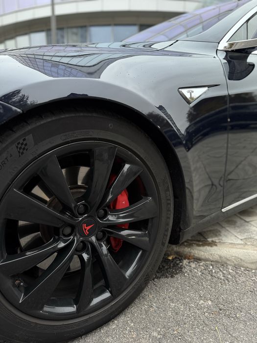 Tesla Model S p85