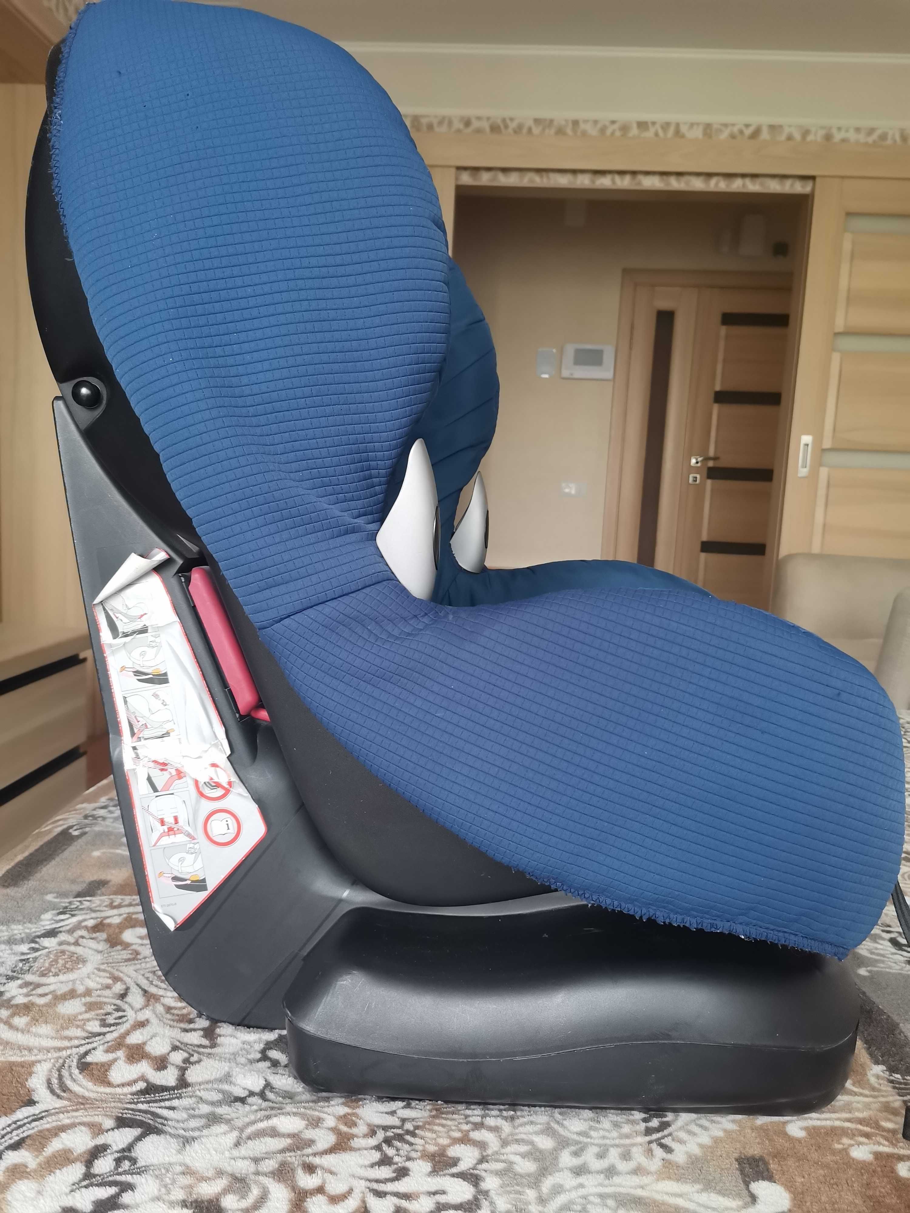 Детское автомобильное качественное кресло Maxi-Cosi Universal 9-18 kg