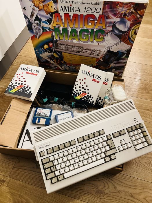 Magic Amiga 1200 ESCOM w pudełku (zasilacz mysz instrukcje)