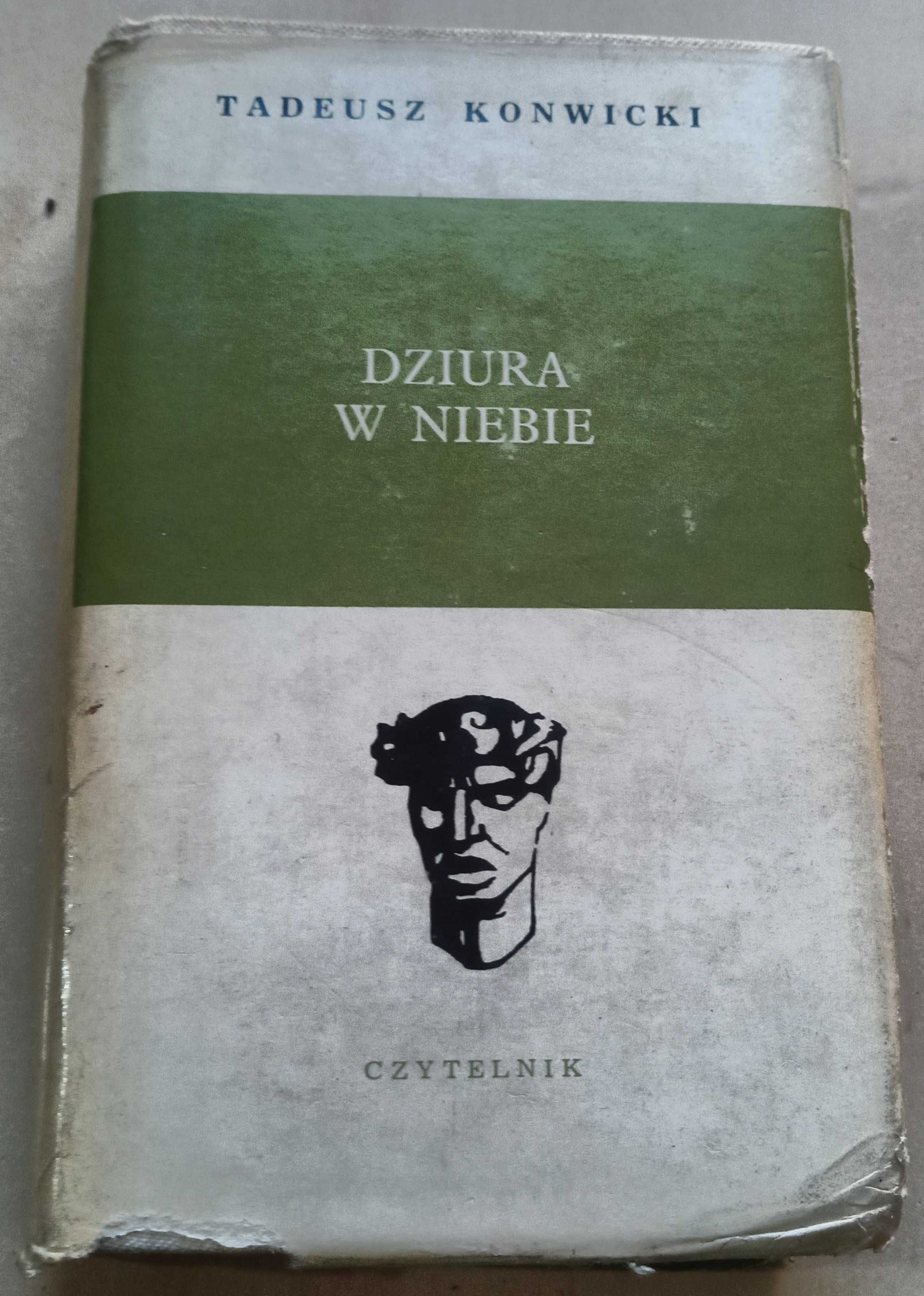 Dziura w niebie Tadeusz Konwicki