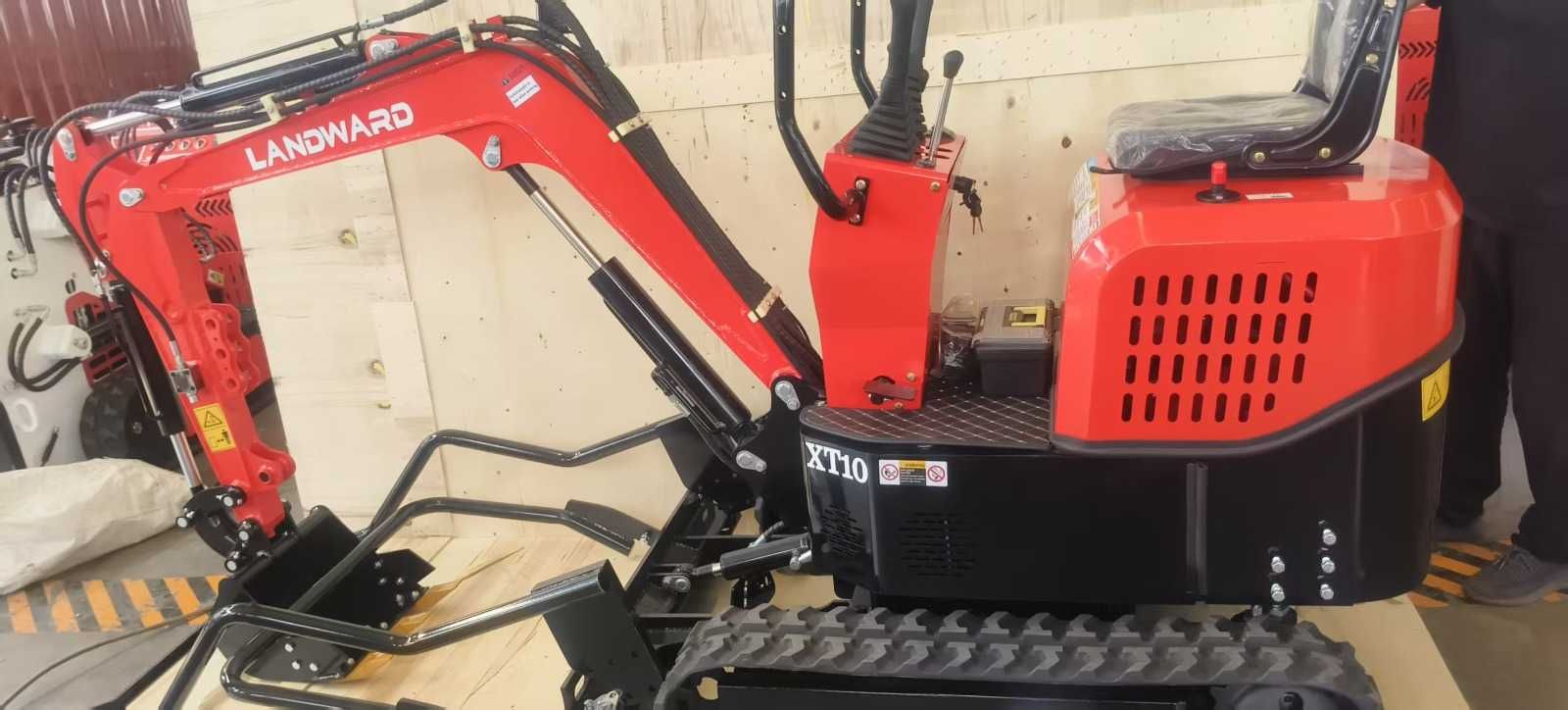 Mini escavadeira landward nova sem uso com garantia 7000€ com iva incl