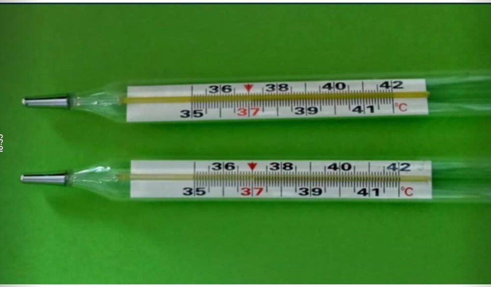 2 szklane termometry.