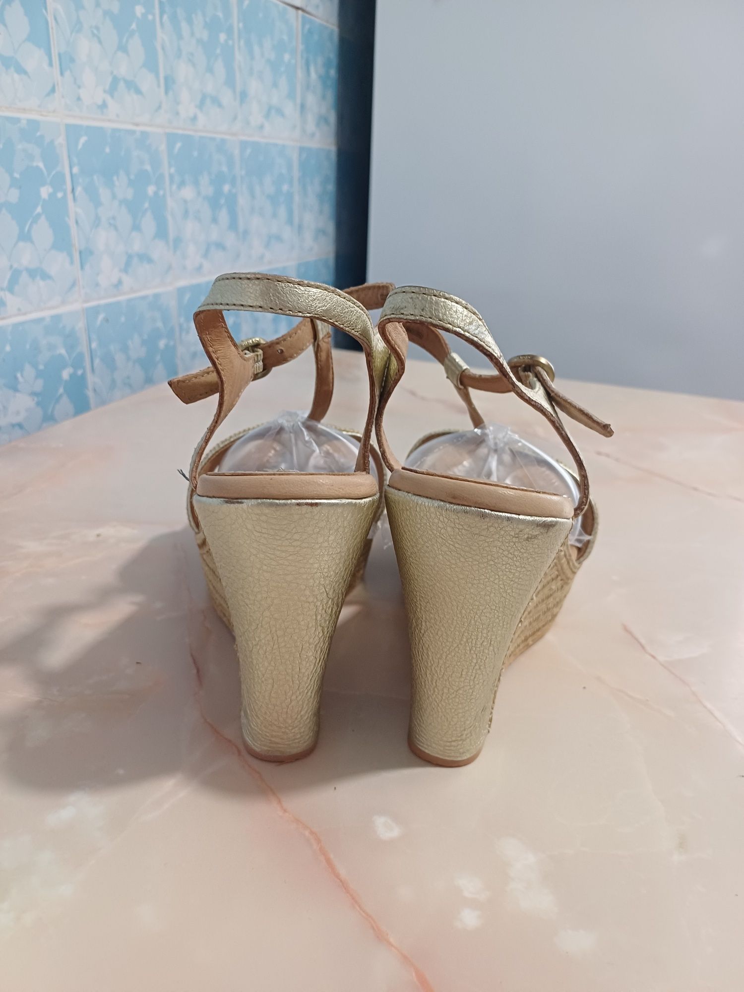 Еспадрільї жіночі шкіряні UGG