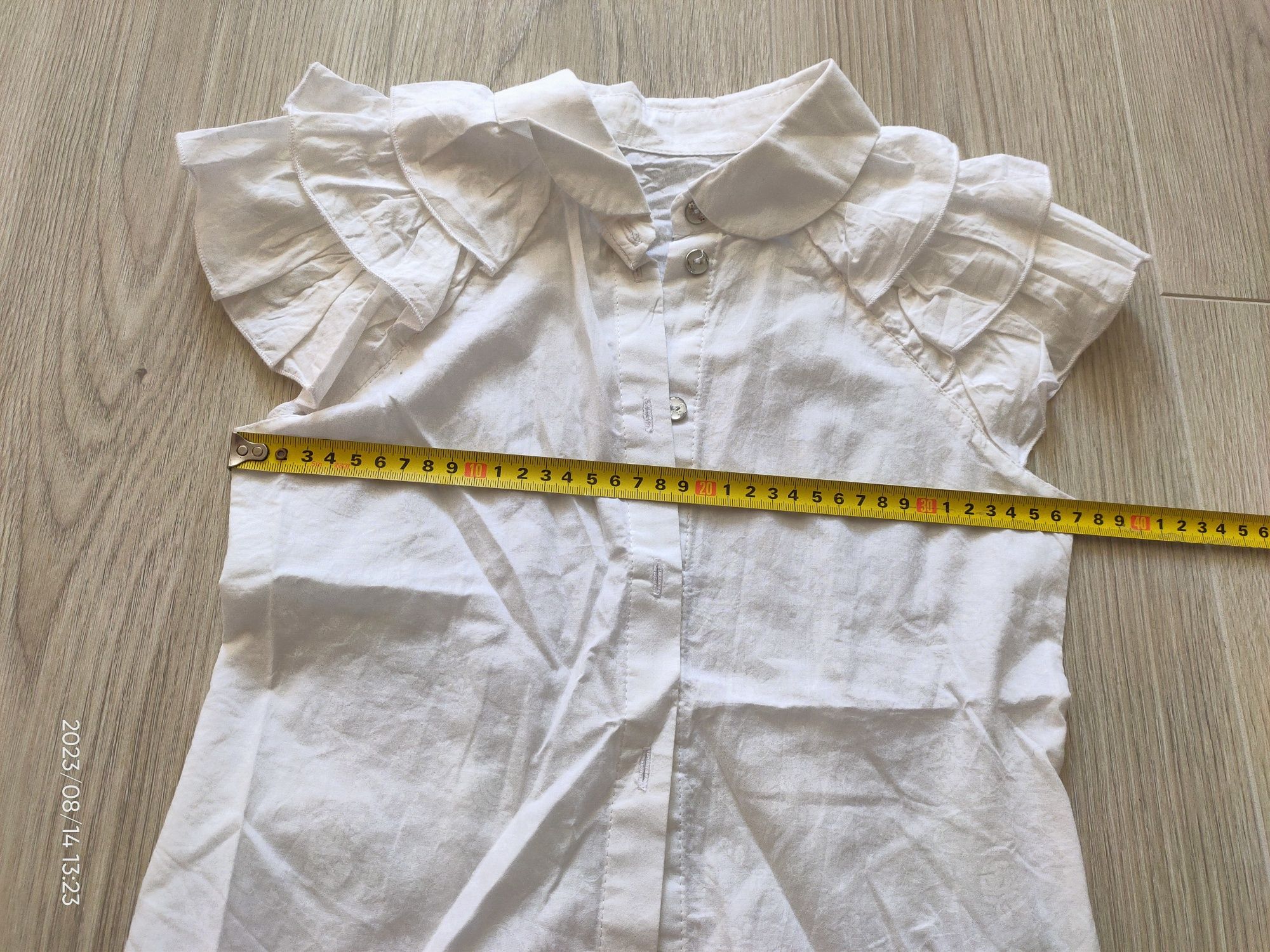 Біла блузка з коротким рукавом