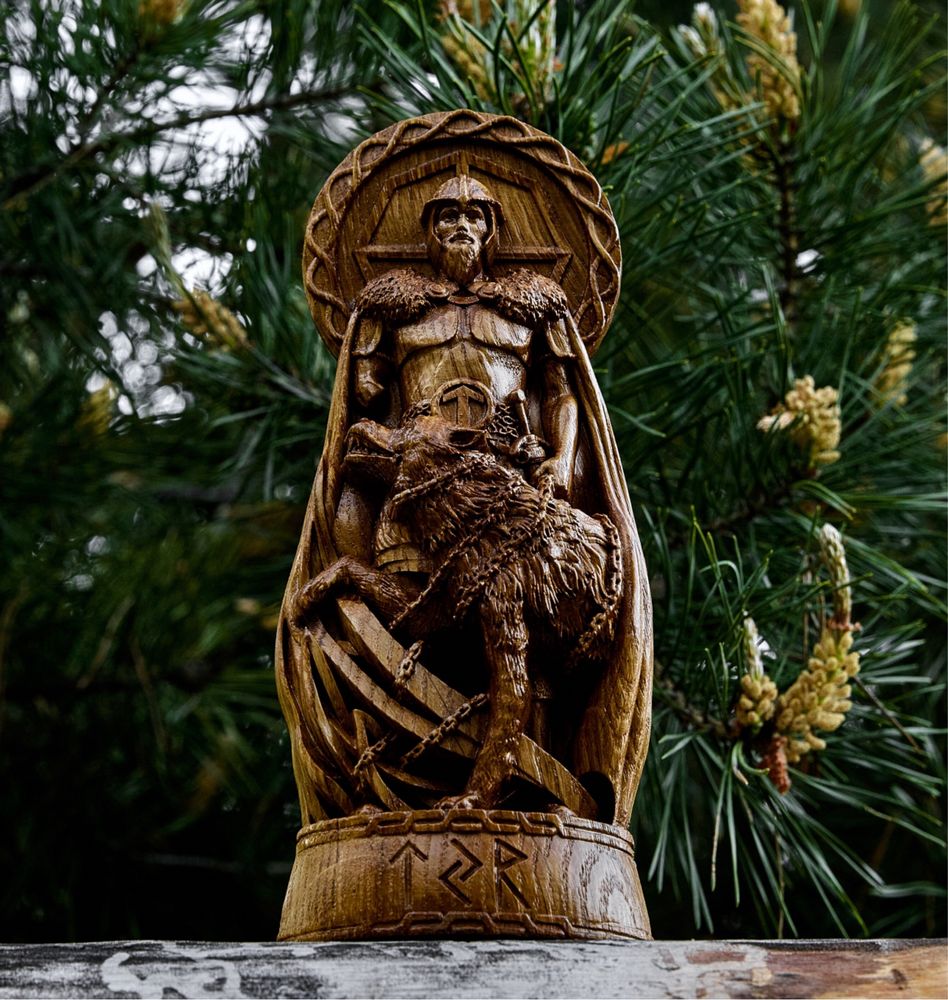 Статуетка з дерева- бог Тюр .