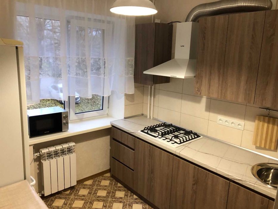 Здам 1 кімнатну квартиру центр 2-ий поверх цегляний будинок