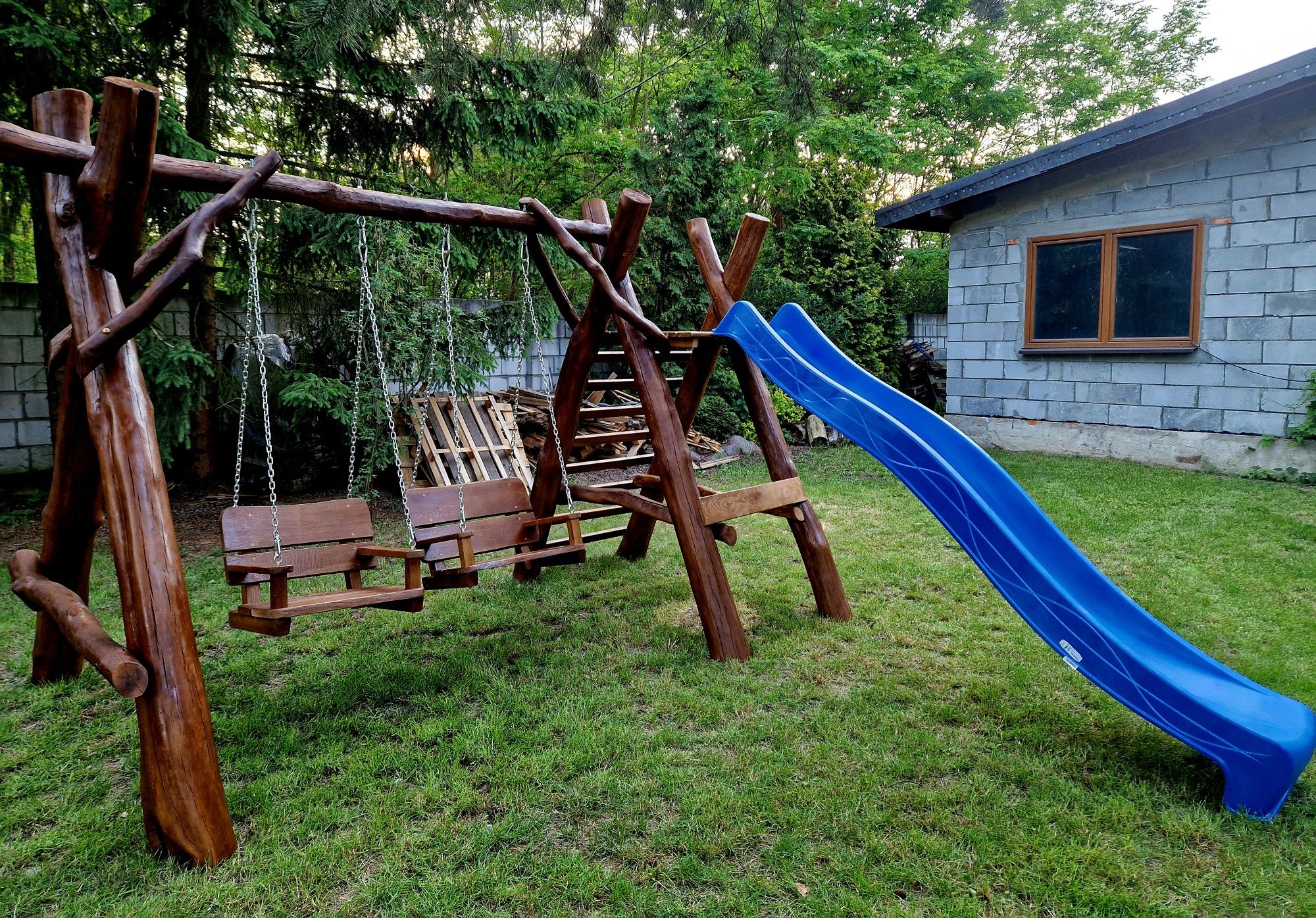 Huśtawka ogrodowa dębowa ze ślizgiem dla dzieci.