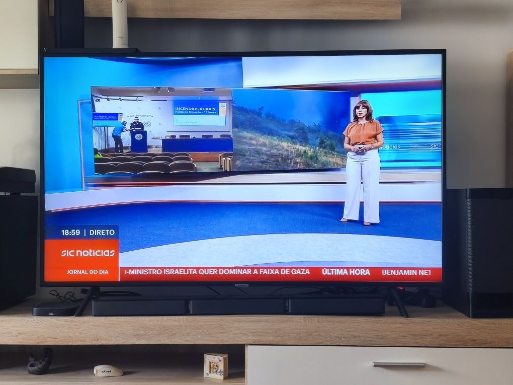 SMARTV Samsung 57" LED UltraHD 4K- UE58NU7105+OFERTA prateleira p/box