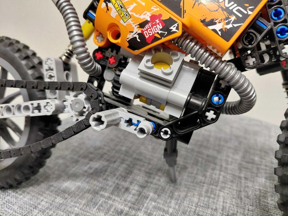 LEGO 42007 Technic - Motor crossowy - klocki lego