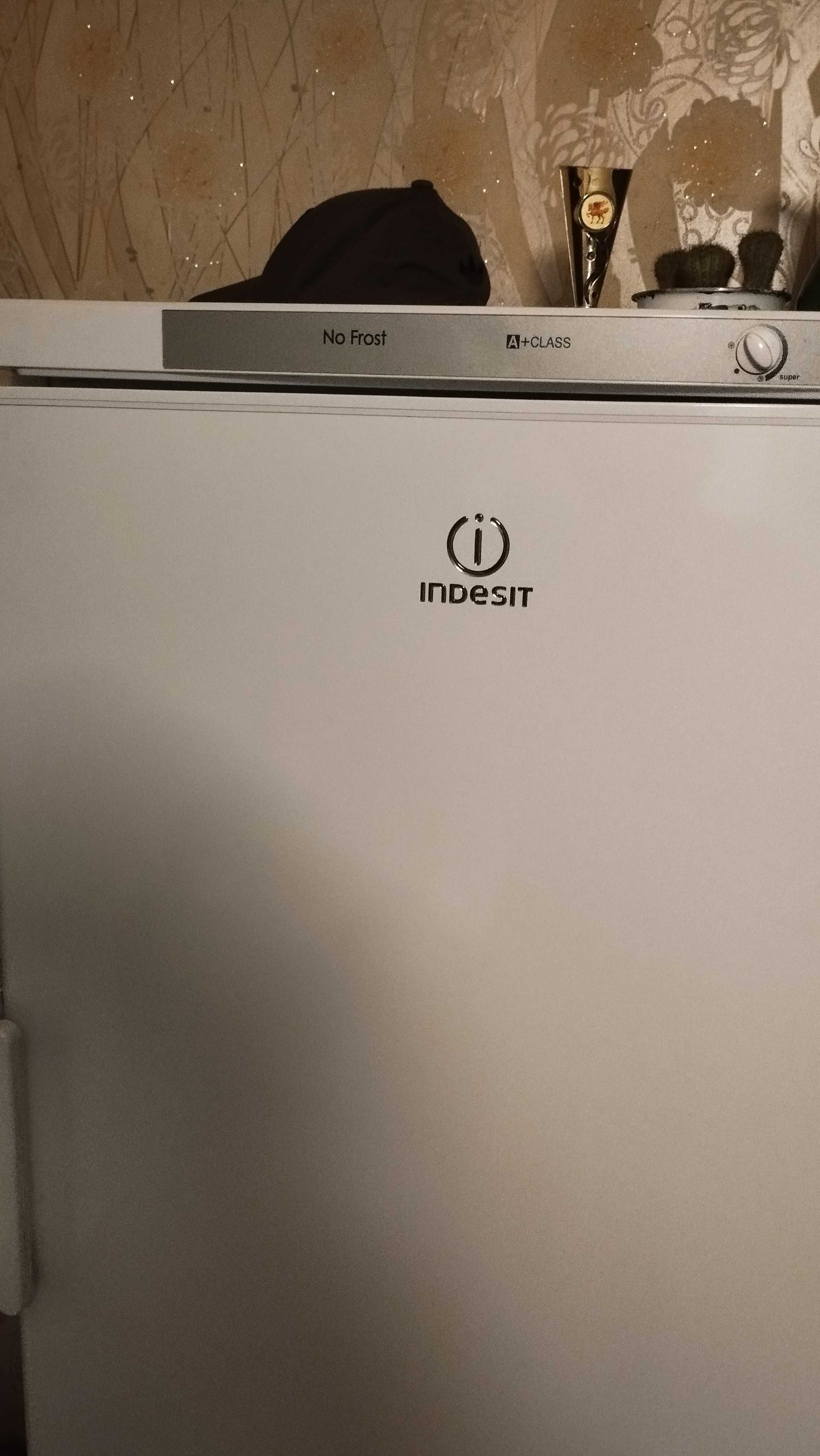 Морозильна камера Indesit