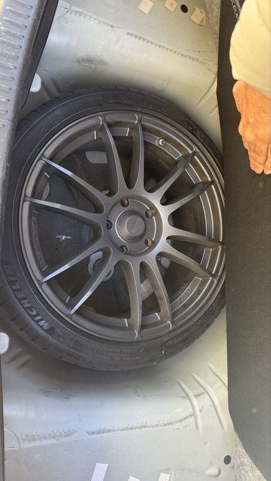 Felgi r18 5x114.3 z oponami Michelin 225/40/18