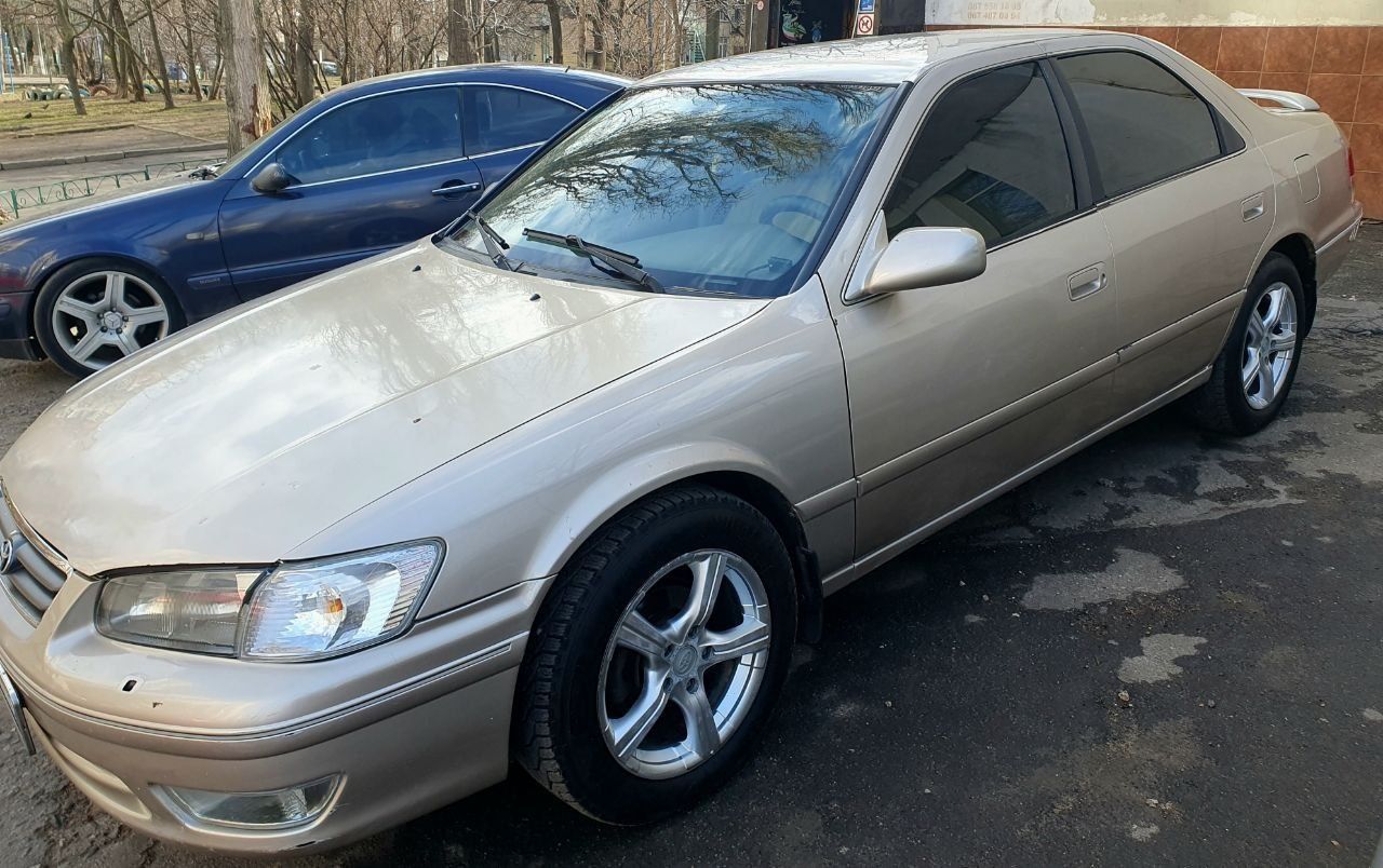 Продам Toyota camry срочно