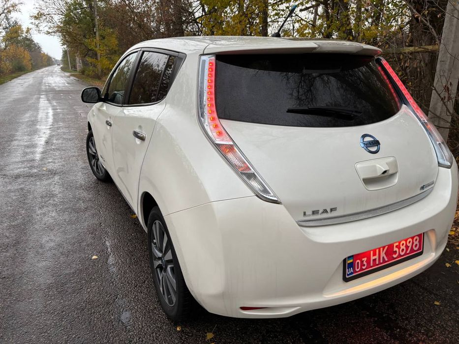 Продам Nissan Leaf
