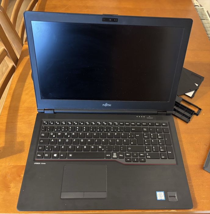 Laptop fujitsu bez ramu i dysku