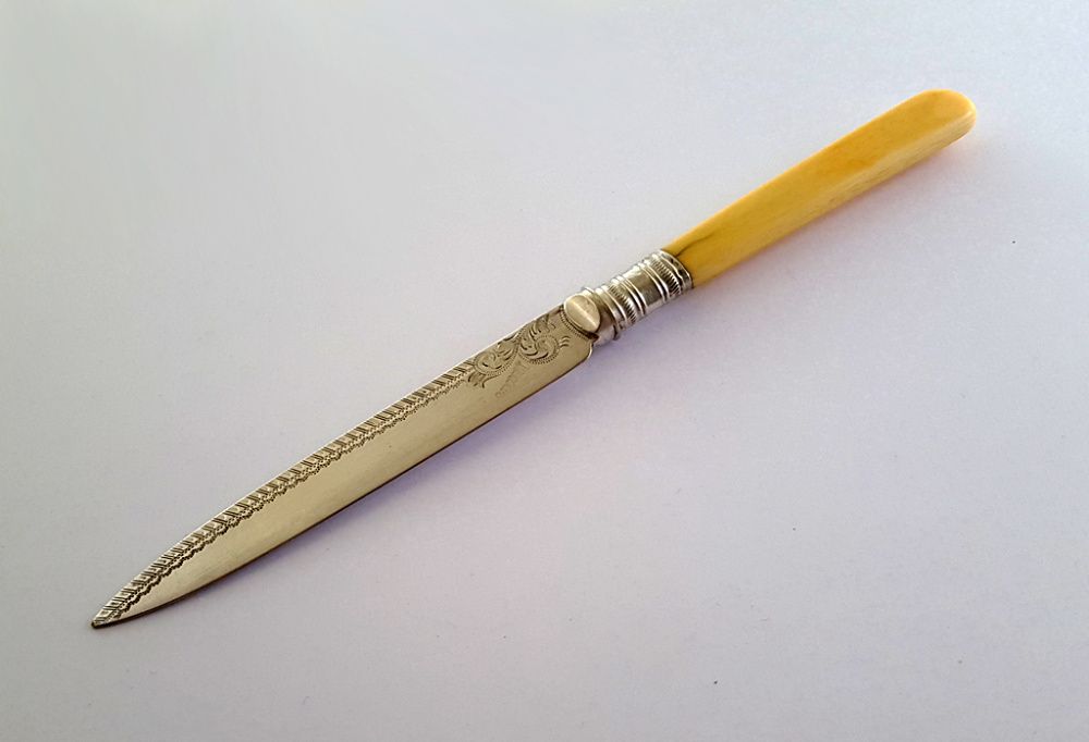 Nóż zdobiony uchwytem z kości - XIX wiek