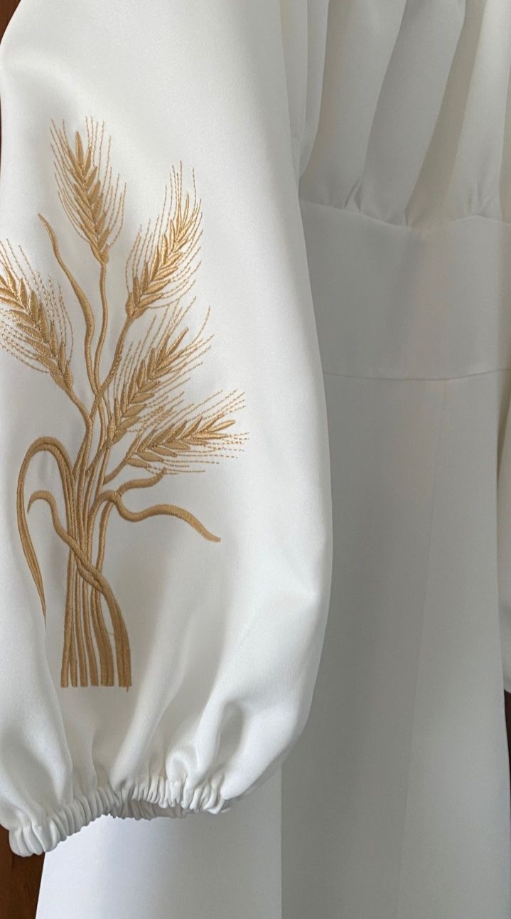 Шикарне нарядне плаття з колосками ,підійде на святкову подію