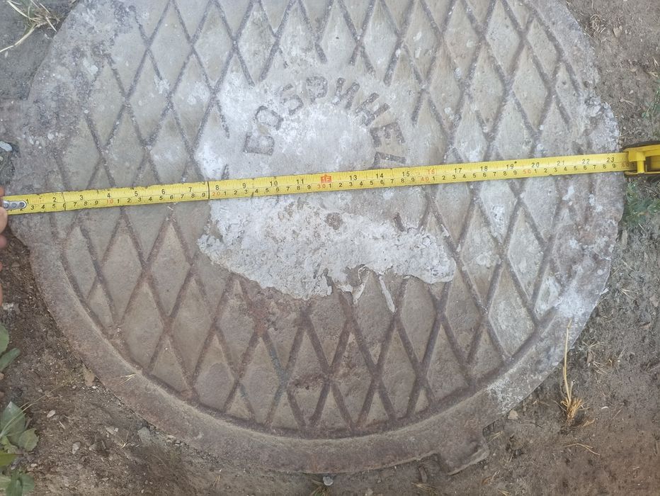 Продам 2 каналізаційні люки з замками, без обідків