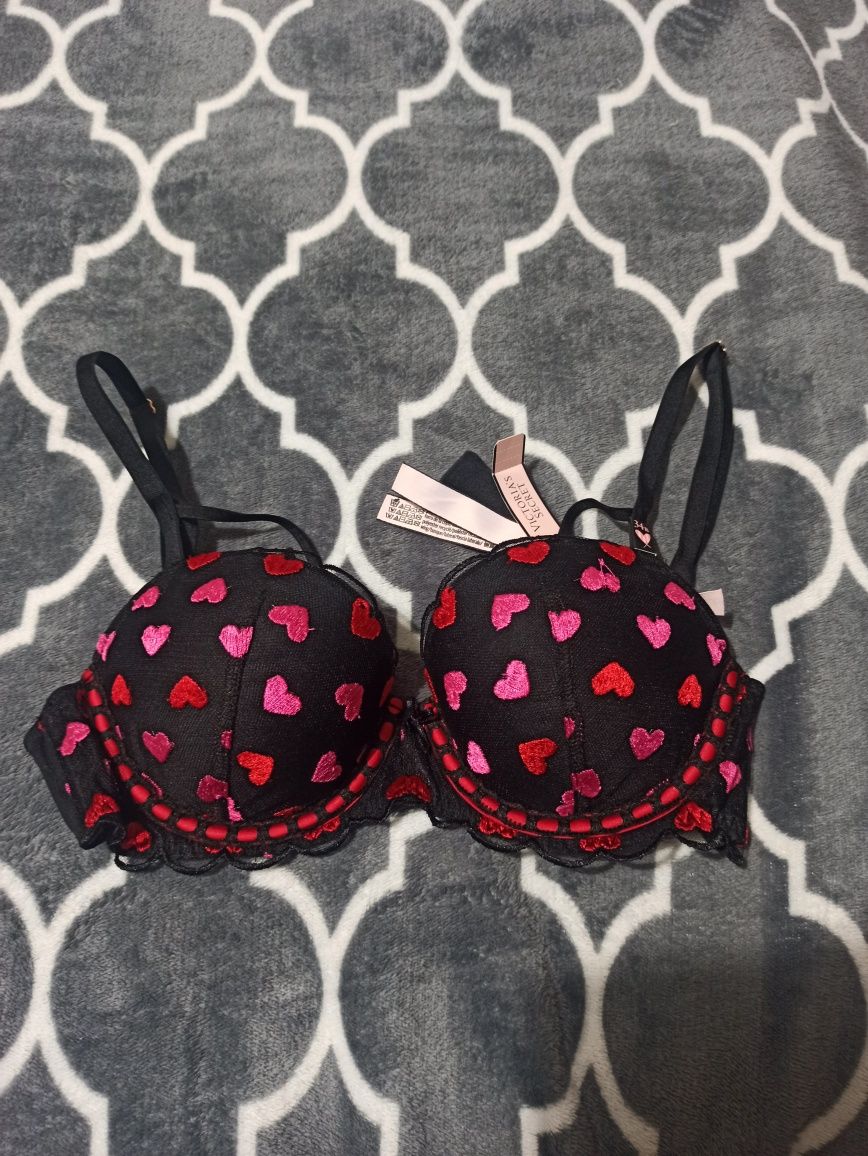 Victoria's Secret biustonosz 75B (34B) nowy, w serduszka love