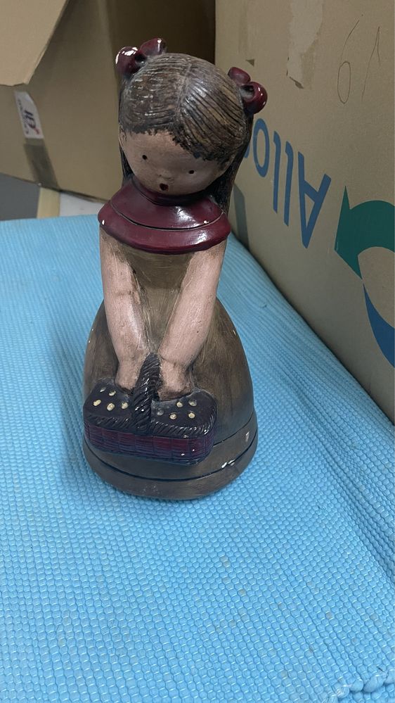 Boneca de loiça antiga