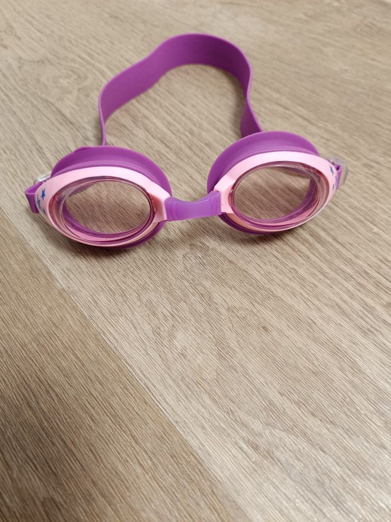 Дитячі окуляри для плавання.