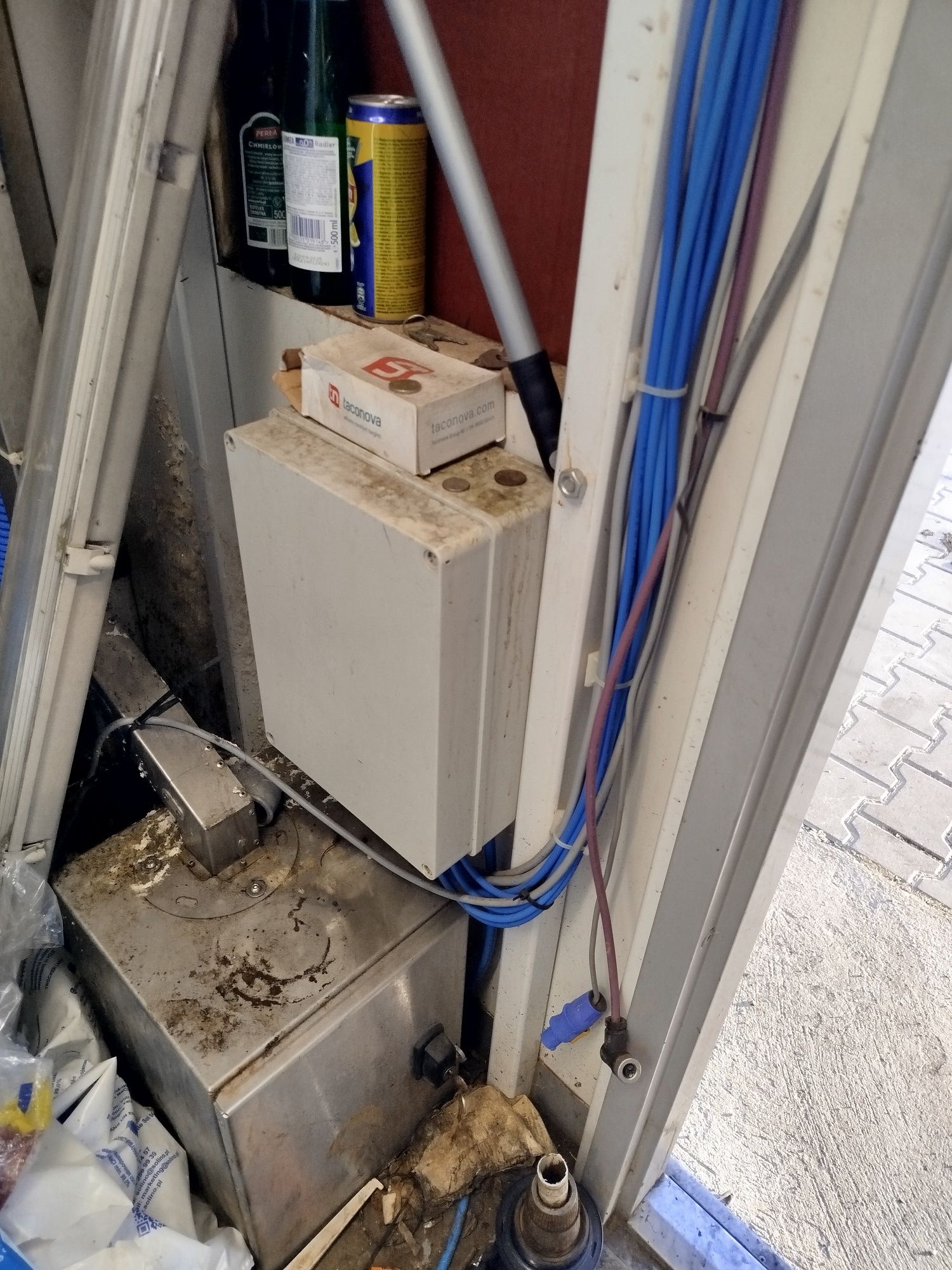 Myjnia BKF system odsysania monet z pulpitów YETI 4 stanowiska