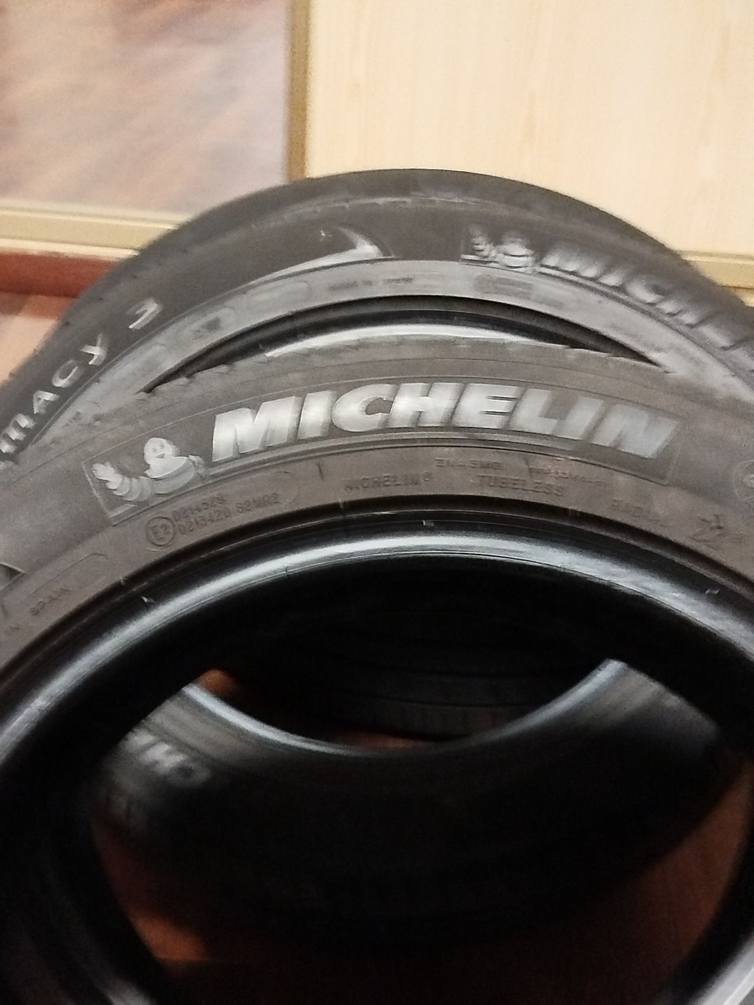 Michelin  215/55/18 лето