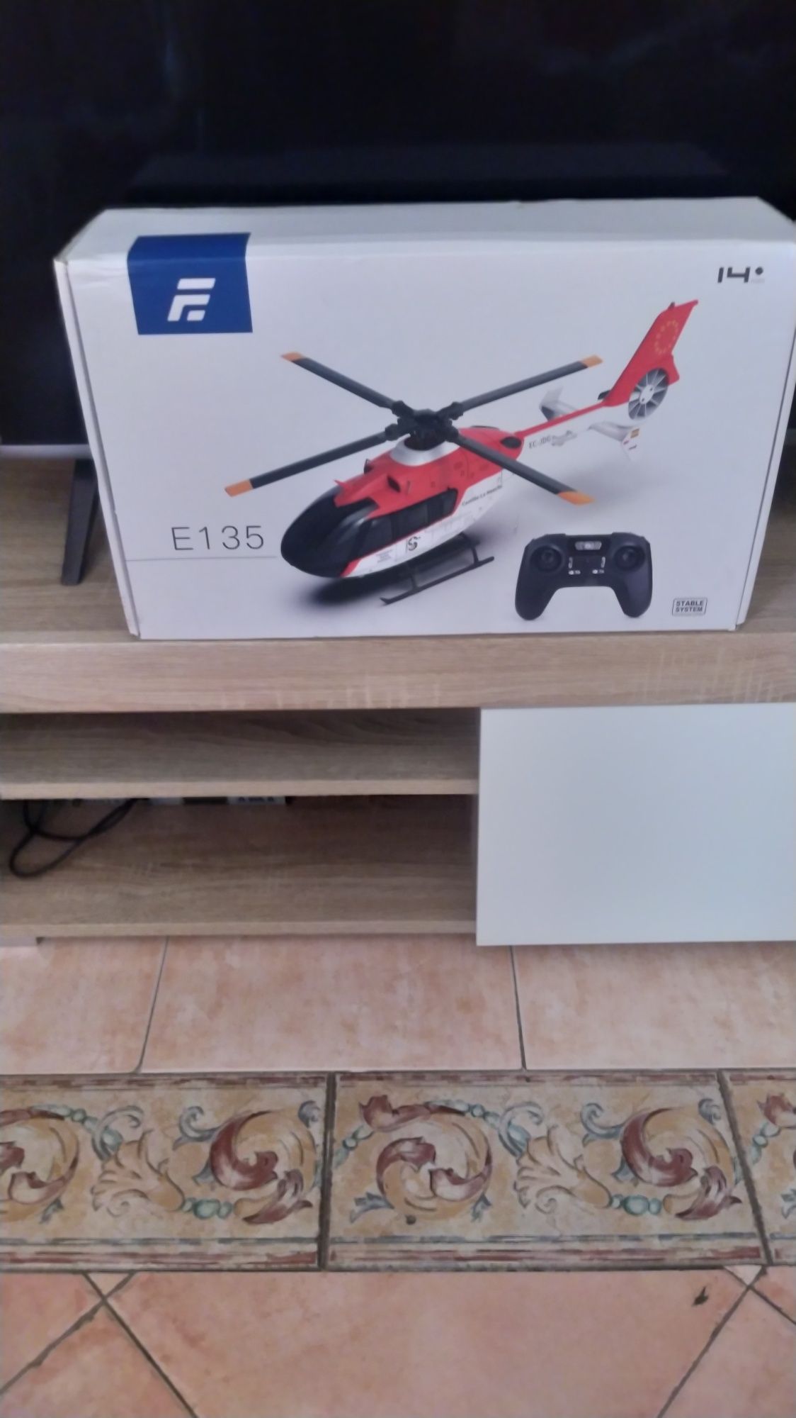 Helicóptero E135