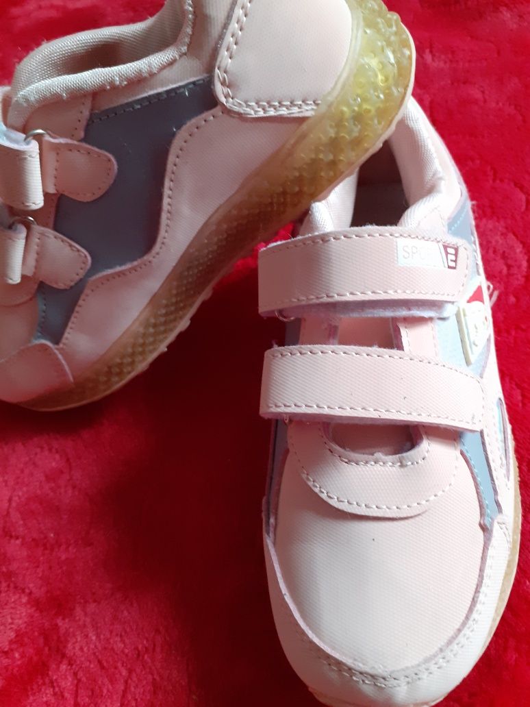 Nowe buty dziece dla dziewczynki rozmiar 31 firmy m.ł sport