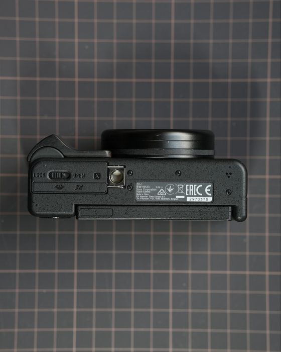 Камера SONY ZV-1 (додатковий батарейний блок TELESIN + wood grip)