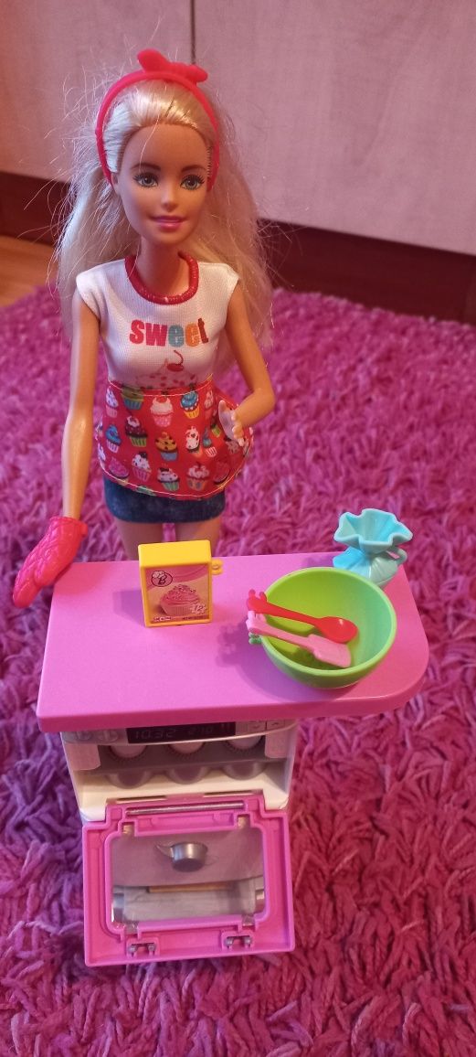 Lalka Barbie + kuchenka z akcesoriami